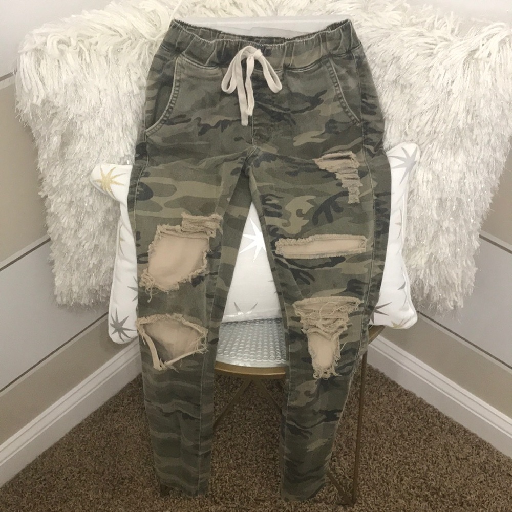 ✨🔥VIBRANT CAMO CARGO PANTS SIZE S🔥✨